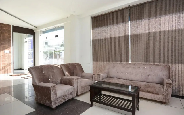OYO 35679 Hotel Sunrise