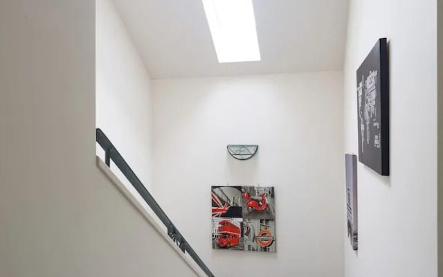 A colourful welcome to the bays and beaches