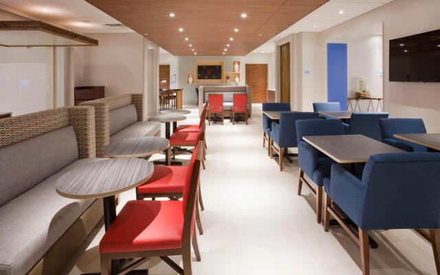 Holiday Inn Express Roseville-St. Paul by IHG