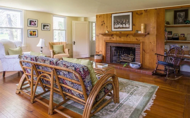 Le Petit Chateau Inn