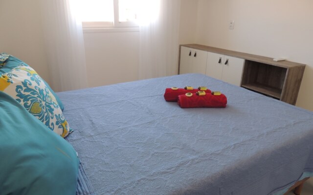 Casa com 3 Quartos em Condomínio Geriba