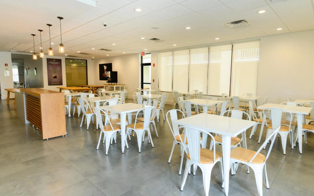 Hotel Room Near Disney 4 People