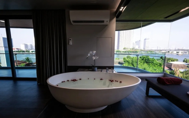 We Hotel Riverfront