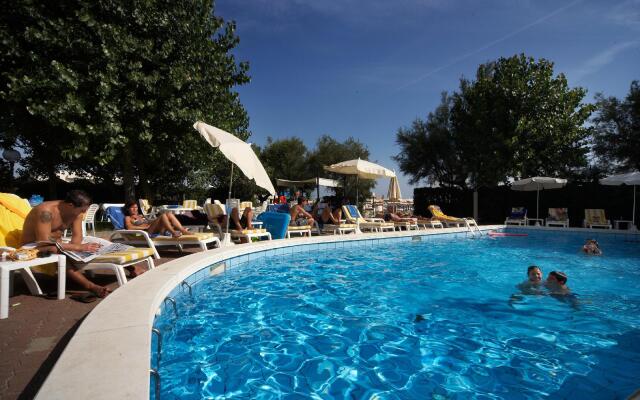 Alexandra Plaza Hotel