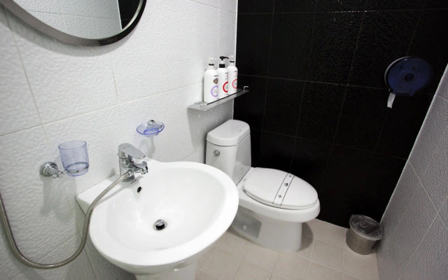 Ekonomy Hotel Myeongdong Central