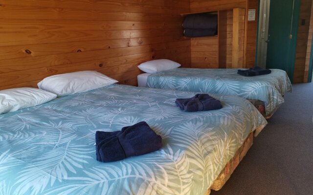 Smoke Lake Hot Springs Lodge and Camp