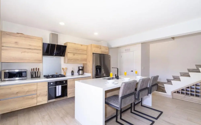 2br2 5BA Townhome - Fullyequipped - Pool - Parking
