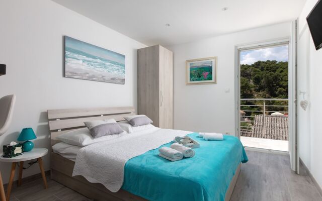 Comfy Apartment in Povlja Near Sea