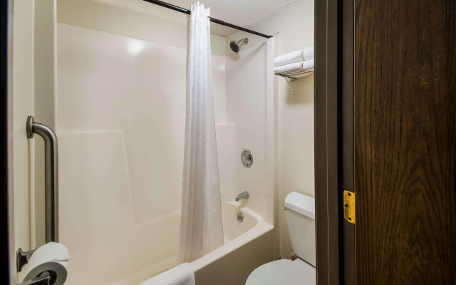 Econo Lodge Duluth near Miller Hill Mall