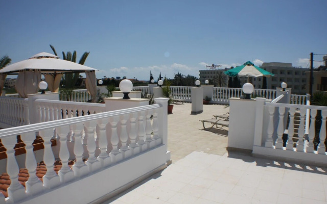 Lovely 7 Bedroom Villa !!