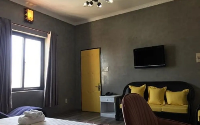 OYO 732 Dylan Hotel