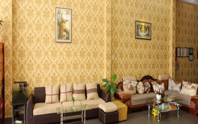 Quang Chien Hotel by Zuzu