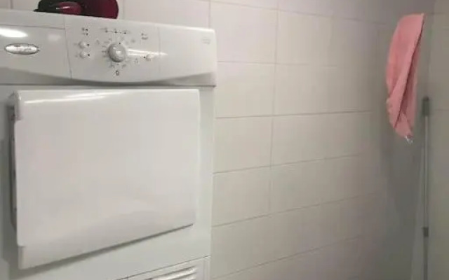 Valoisa avara yksiö loistavalla sijannilla