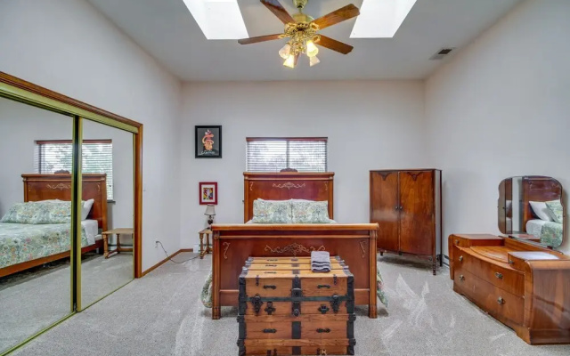 Albuquerque Home w/ Spacious Yard & Fire Pit!