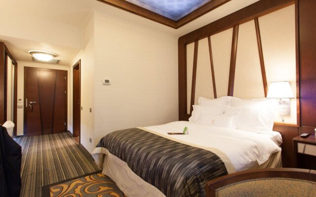 Metropolis Hotel