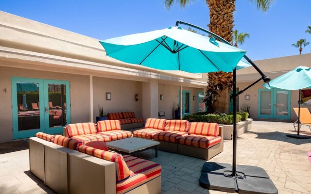 Poolside Fun King Suite