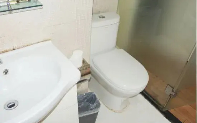 Tonghua Junyi Fashion Hotel