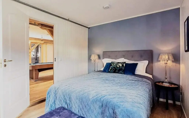 10 Person Holiday Home in Midsund