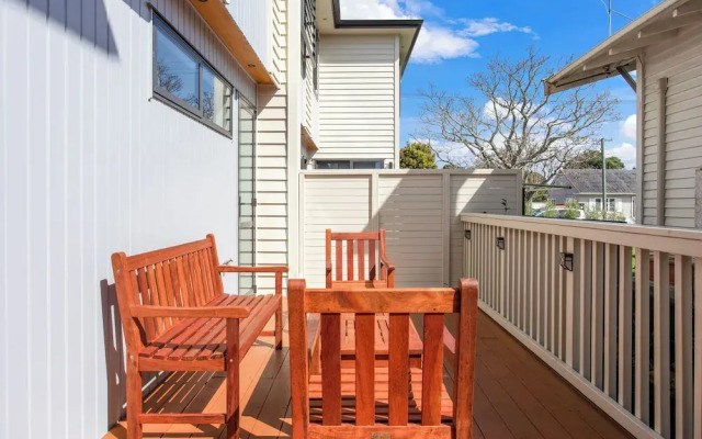 Central Oasis Townhouse with Parking