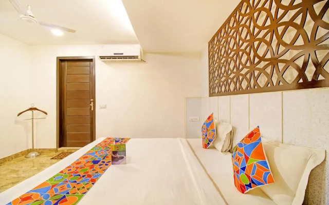 Fabhotel White Klove
