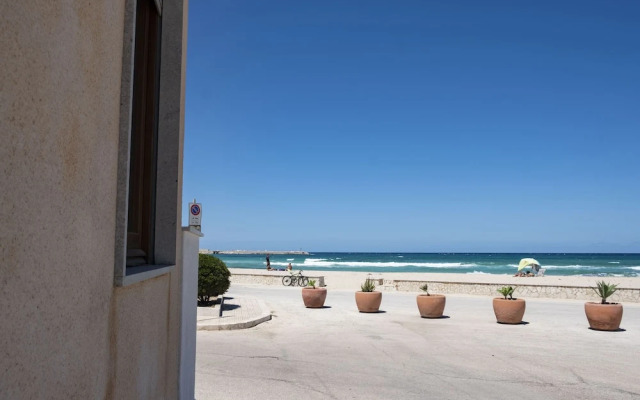 Casa Blu sul mare e centralissima