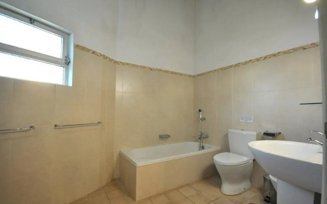 Fantastic Outdoor Area, Private Pool, Tennis Court & Golf Practice Facility