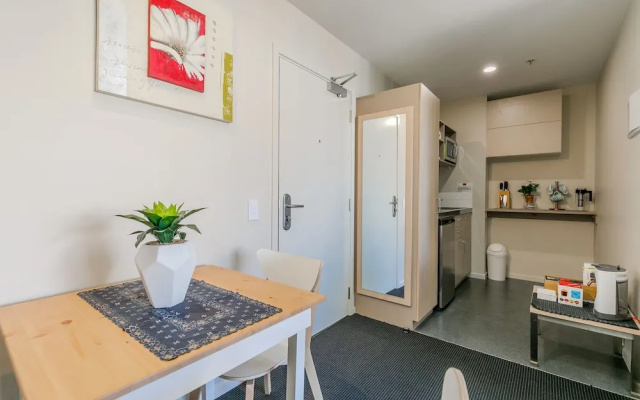2 Bedroom Apt with City-view in Waldorf Tetra (Tetra 1105) – Guest Rooms – Auckland