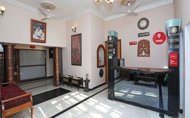 OYO 9900 Hotel Pioneer Plaza