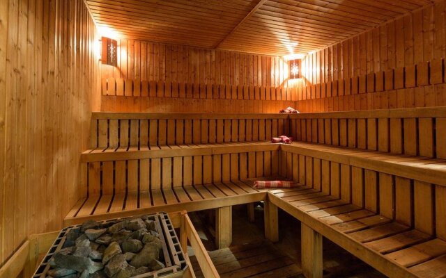 Green Wood Hotel
