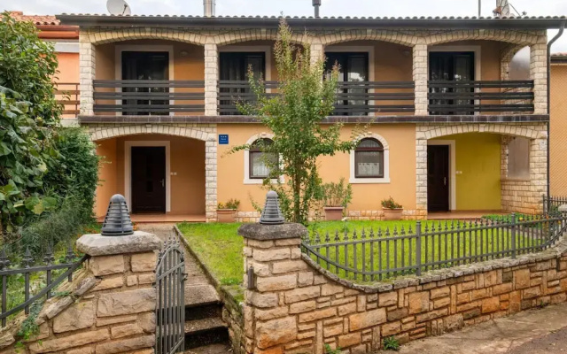 Spacious Holiday Home in Verteneglio