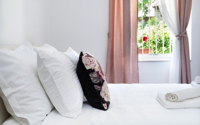 Palazzo D Apartments - One