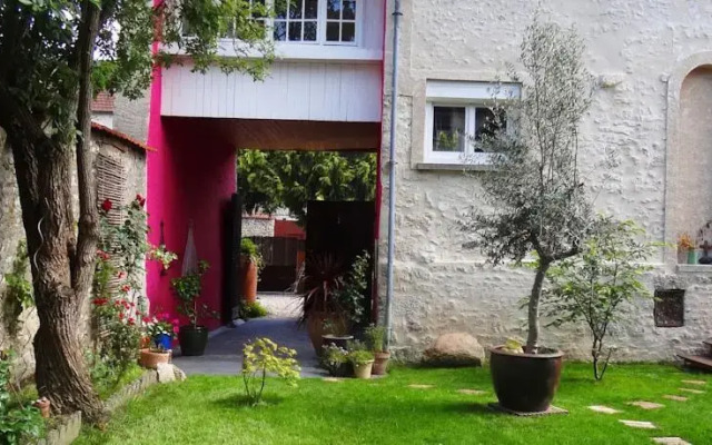 La Mona Guest House
