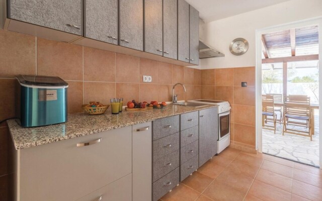 Stunning Home in Zdrelac With Wifi and 2 Bedrooms