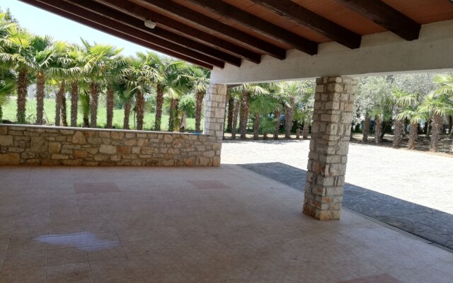 Villa Valeta 500 Meters From the Beach