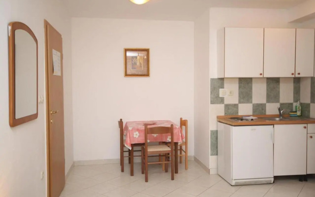 Apartments with a parking space Makarska - 6696