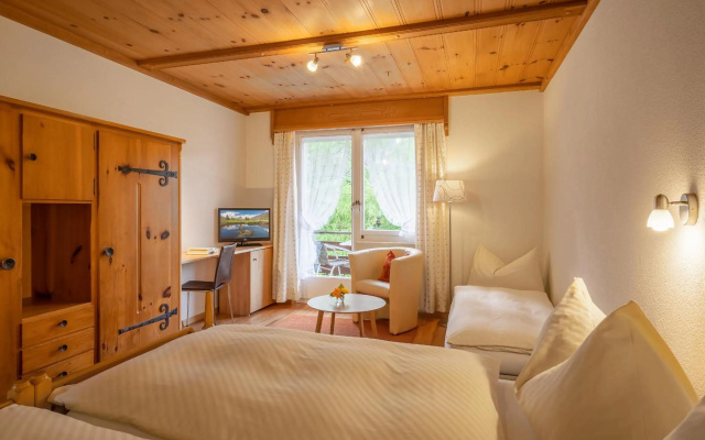 Neuhaus Golf- & Strandhotel – Guest Rooms – Unterseen