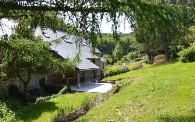 Luxurious Farmhouse Near Forest in Anhee
