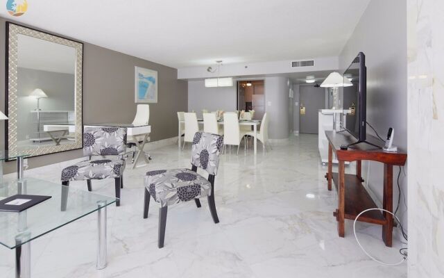 Alexander 1119 2 Bedroom Apts by RedAwning