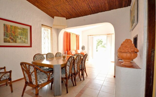 Beautiful Villa With Private Swimming Pool Near the Center of Vilamoura