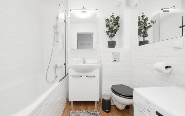 Grey Apartment Śródmieście by Renters