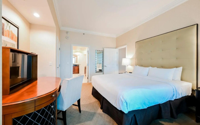 StripViewSuites at Signature