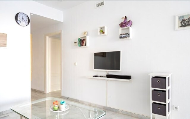 2BR  Apartment with Sea View, Gym and Pool Ref 129