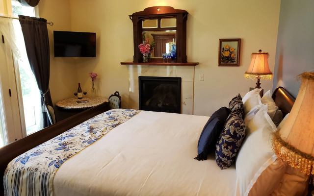 The River Belle Inn