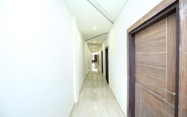 Hotel S7 by OYO Rooms
