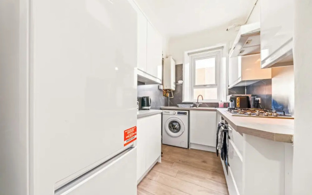 Cosy and Bright 3-Bedroom Flat