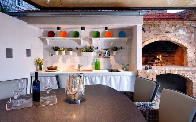 Holiday Home Secret Garden