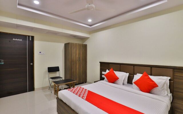 Capital O 15229 Hotel Radhe Residency