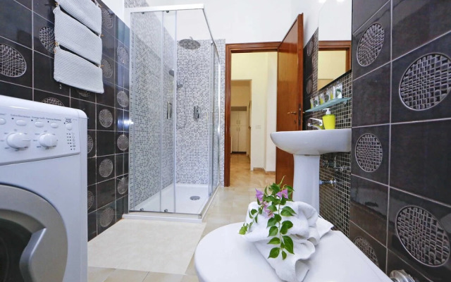 Trastevere Apartment with Patio