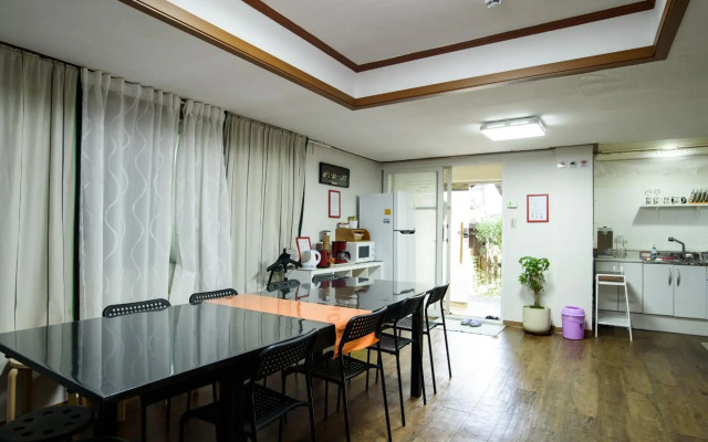 Jeong House