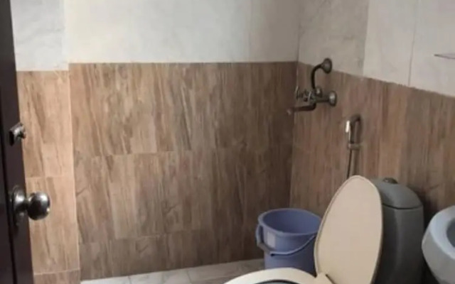 Goroomgo Bajrang Paharganj New Delhi
